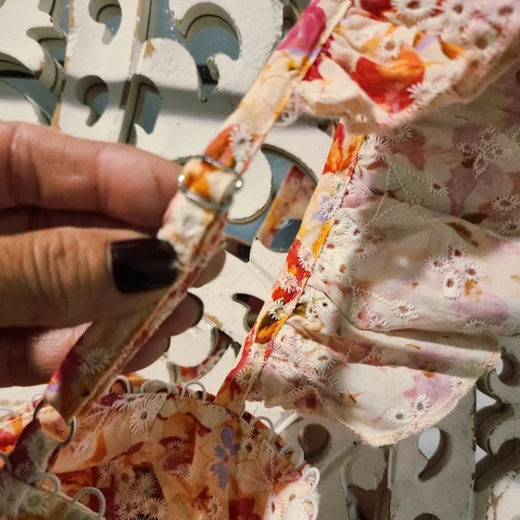 ASTR THE LABEL BAYLIN FLORAL PEPLUM TOP WOMENS SIZE XSMALL - Picture 7 of 16